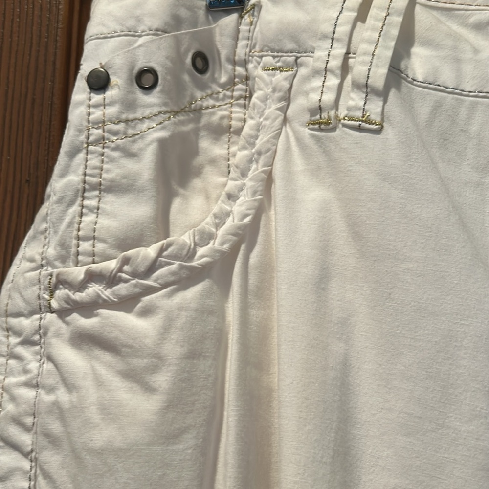 Cache Capris - Picture 6 of 10